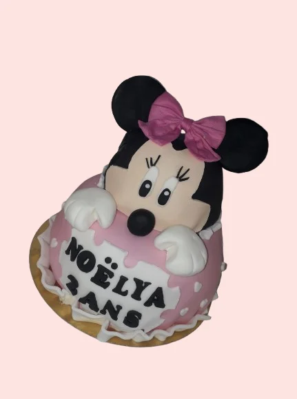 Un gâteau tendre et joyeux aux couleurs de Minnie Un gâteau tendre et joyeux aux couleurs de Minnie